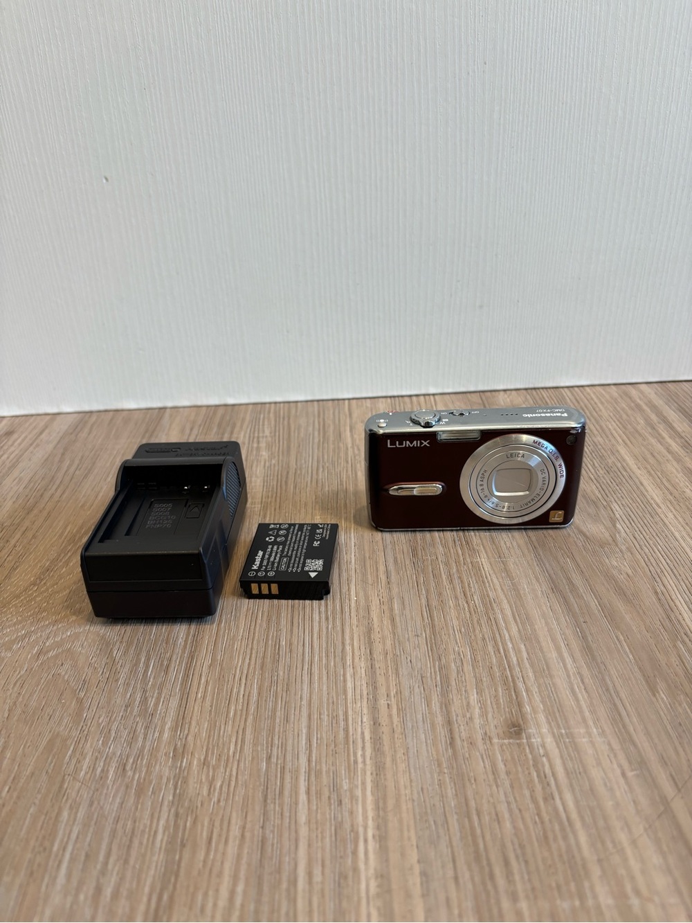 Panasonic LUMIX DMC-FX07 7.2MP Digital Camera - Maroon Compact Works